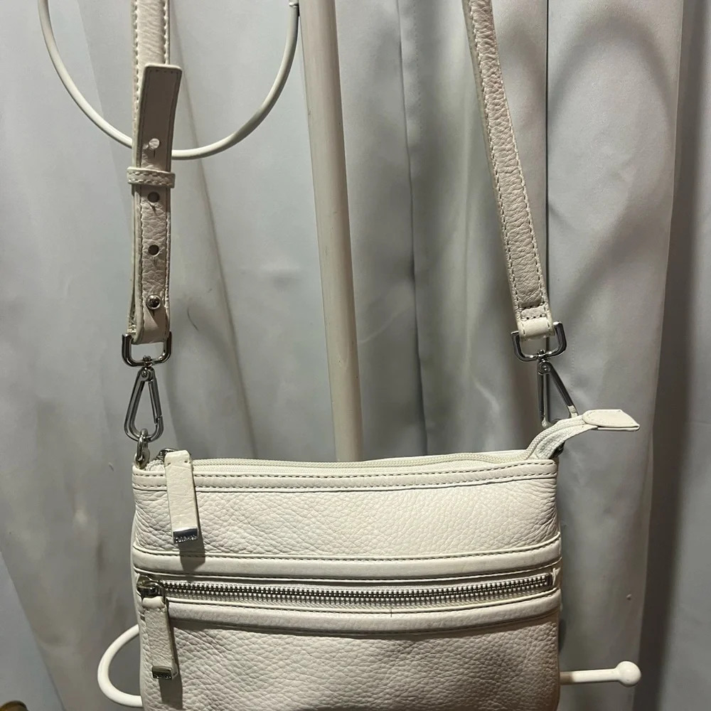 Calvin Klein Cream Shoulder Bag with Elegant Design - Picture 4 of 12